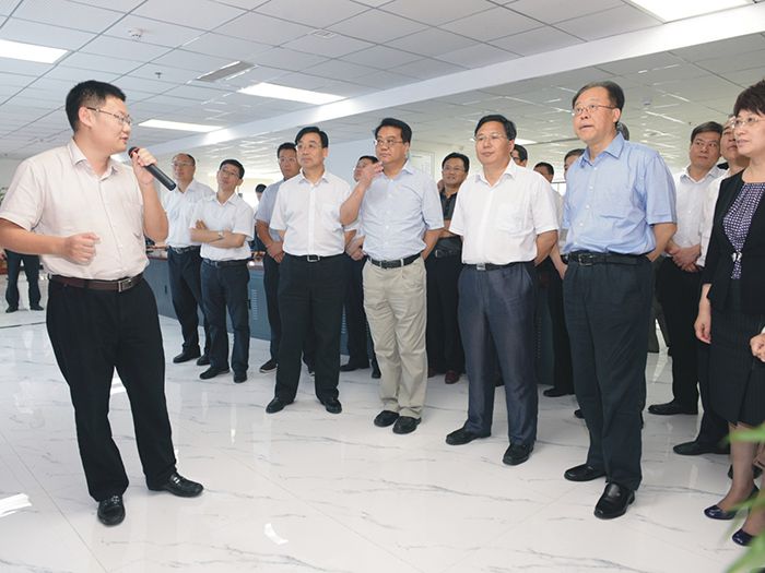 安徽省委常委、合肥市委書記吳存榮，合肥市黨政代表團一行蒞臨我集團參觀考察